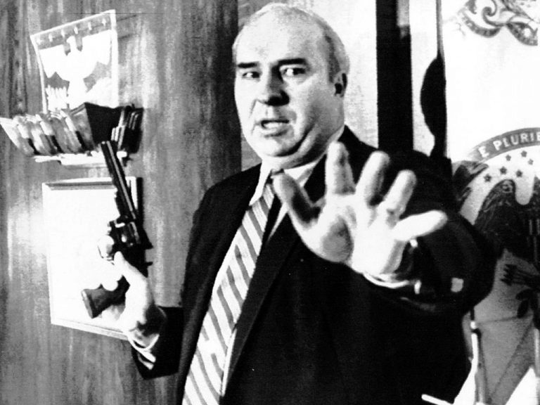 9 Chilling Old Photos With Back Stories Scarier Than Any Movie